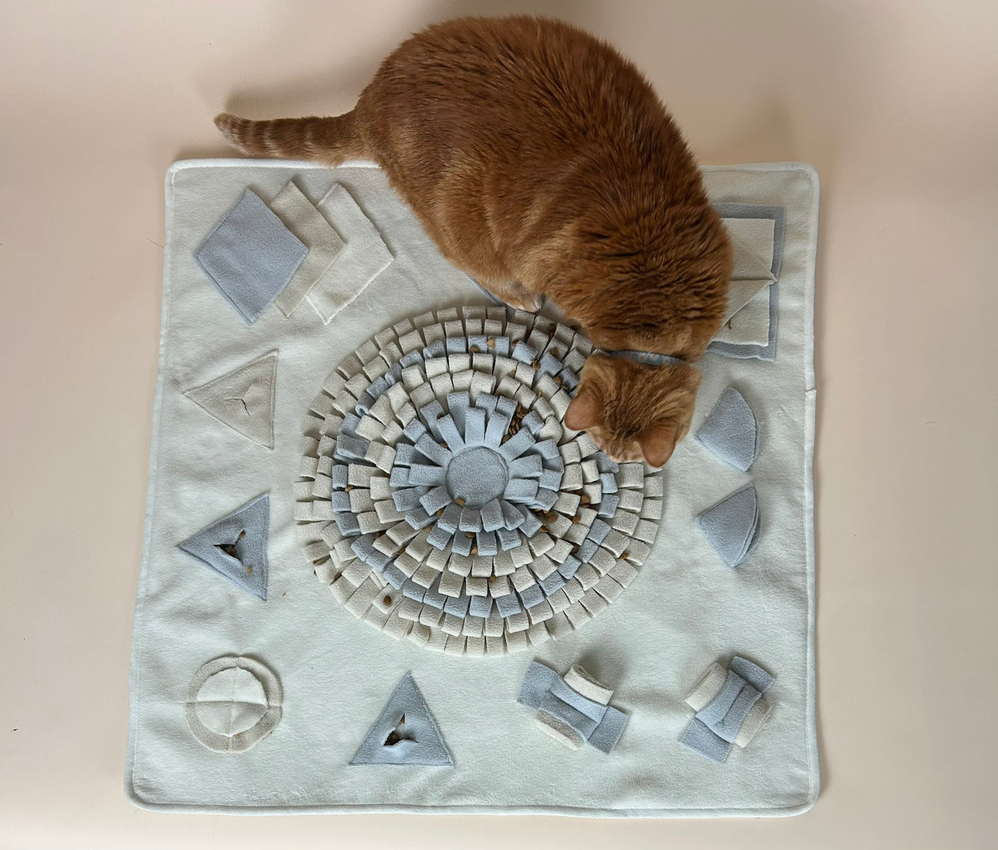 The Nest Mat enrichment mat size reference showing large 70 by 70 centimeter surface